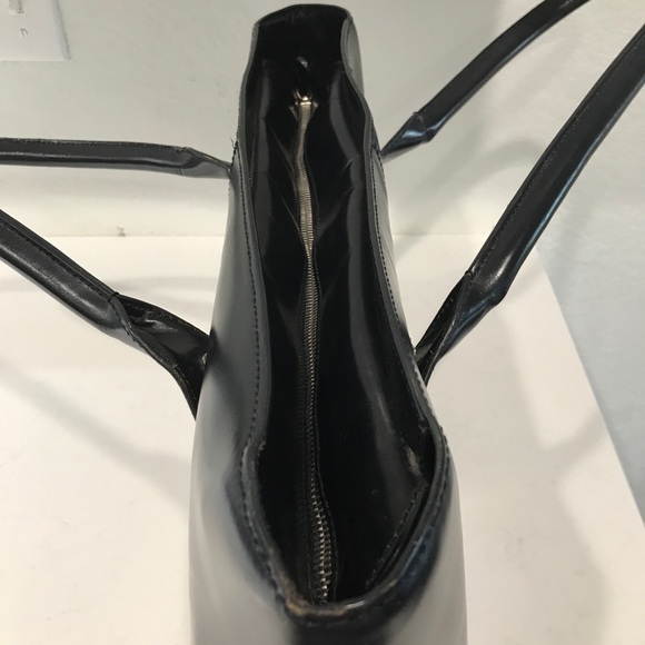 Tod’s Iconic Lady Di Black Tote - Picture 9 of 16